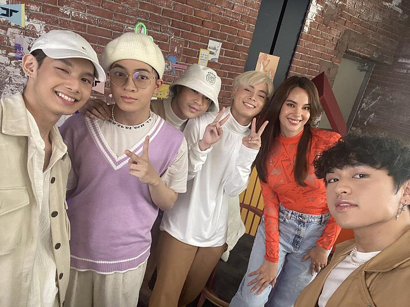 Catriona Gray Interviews VXON on Kumu livestream