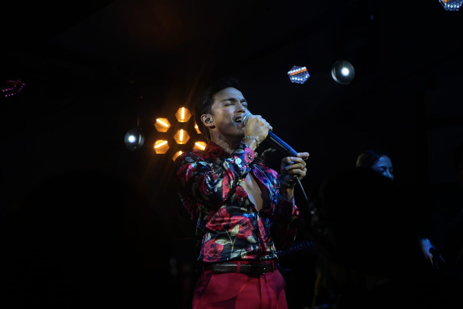 Alex Diaz is now an official Island Records Philippines artist